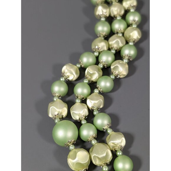 Vintage Japan Green Pearlized Lucite Triple Strand Bib Necklace 21" - Picture 4 of 8